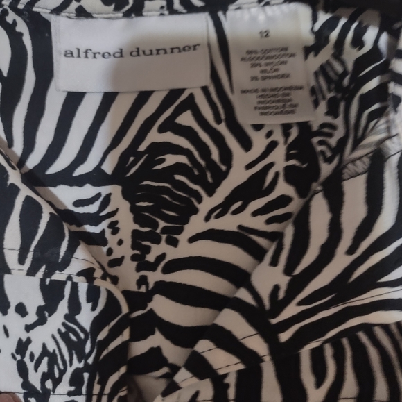 Elegant Alfred Dunner Womens Black & White jacket - Picture 2 of 6